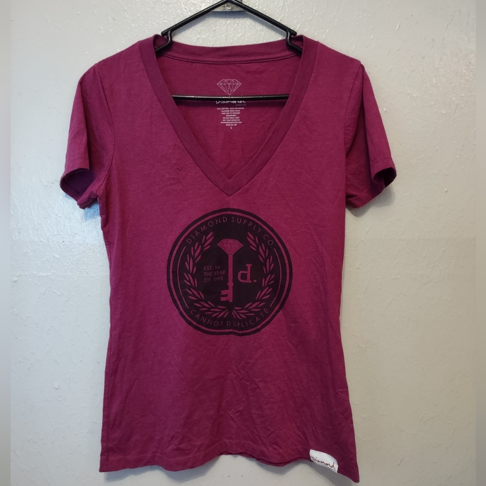 Diamond Supply Co. V neck T-shirt‎